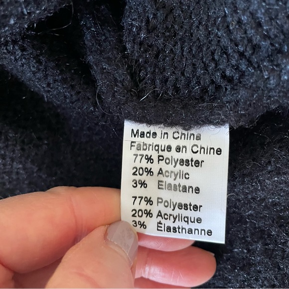 LYLA + LUXE Black Knit Sweater Size Small - Picture 8 of 12